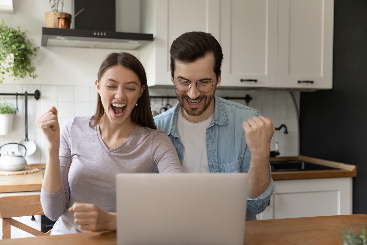 Como dividir o prêmio do bolão e como jogar na loteria online: confira!